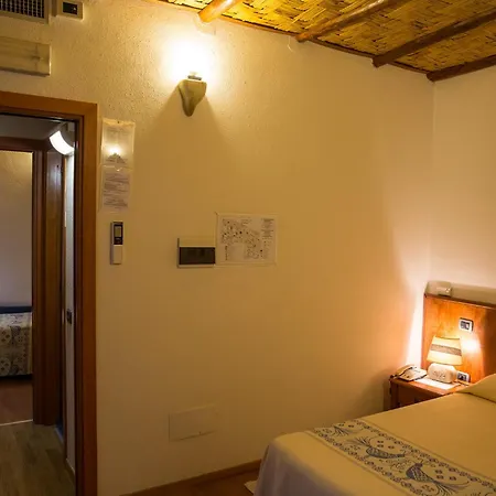 Canu Hotel 3*