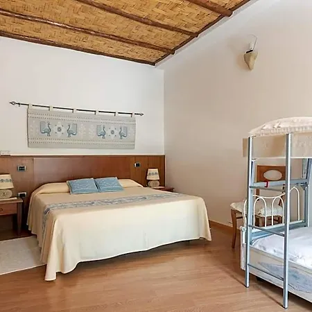 Canu Hotel 3*