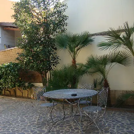 Canu Hotel Cabras